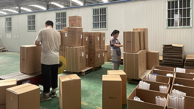 國內(nèi)發(fā)貨液氮罐，正在打包